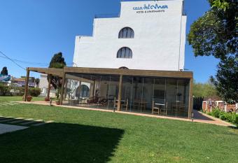 Casa Del Mar Hotel & Apartaments allows 18 year olds to book a room