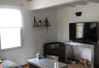 Villa Maenma has Balcony rooms