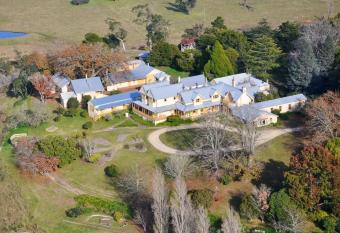 Hillview Heritage Estate has Balcony rooms