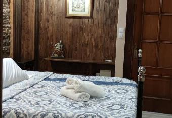 Hostal Medievo allows 18 year olds to book a room