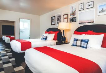 Lia Hotel allows 18 year olds to book a room