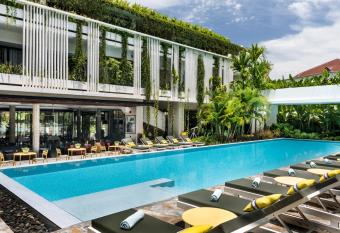 Viroth s Hotel allows 18 year olds to book a room