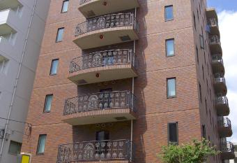 Smile Hotel Atsugi allows 18 year olds to book a room