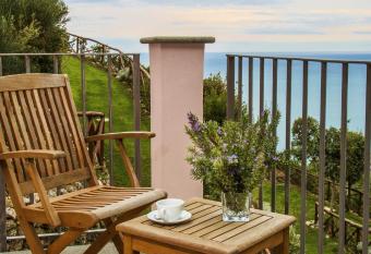 Tenuta Solomita allows 18 year olds to book a room