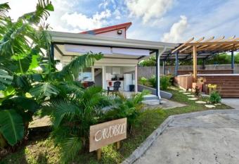 Duplex avec jacuzzi has rooms with a private hot tub