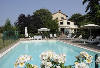 Cascina Manu has Balcony rooms