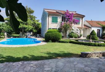 Leisure House Jovovic has Balcony rooms