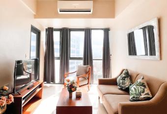 Cozy 2BR Apartment Mactan Newtown Beach Access has Balcony rooms