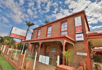 Early Australian Motor Inn allows 18 year olds to book a room