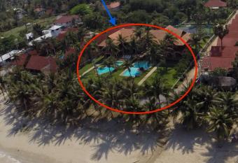 Villa Espana has Balcony rooms