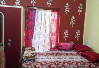 ABHINNA BANGLA - Kolkata has Smoking/Balcony rooms