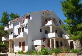 Apartments Pinus has Balcony rooms