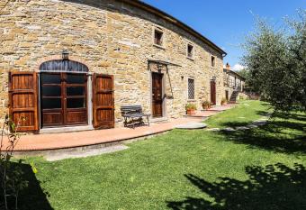 Agriturismo Borgo tra gli Olivi has Balcony rooms