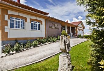 Hotel Do  a Jimena has rooms with a private hot tub