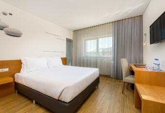TRYP by Wyndham Leiria allows 18 year olds to book a room