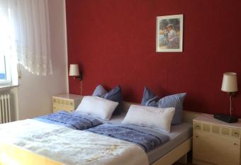 Ferienhaus St  rzel allows 18 year olds to book a room