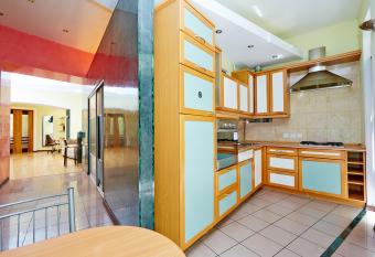 Apartment Deribasovskaya with jacuzzi has rooms with a private hot tub