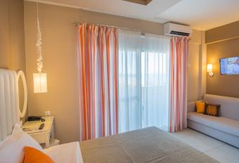 WhiteSands Beach Resort has Smoking/Balcony rooms