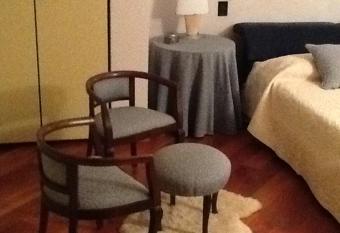 B&b La corte dei Gelsomini has rooms with a private hot tub