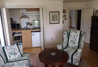 Richmond Highland Farm has Balcony rooms