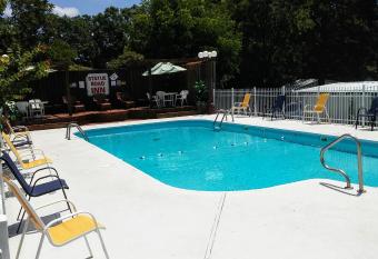 Statue Road Inn has Balcony rooms