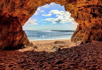 Alameda Hostel has Balcony rooms