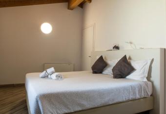 BHL Boutique Rooms Legnano has Balcony rooms