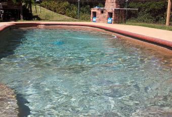 Leafield Cottages allows 18 year olds to book a room