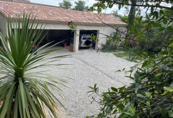 Villa LEONA allows 18 year olds to book a room