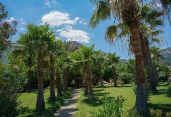 Maris Butik Hotel has Balcony rooms