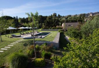 Domaine Mejan has Balcony rooms