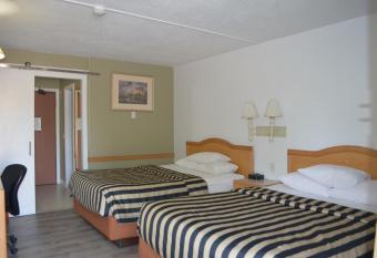 Canadas Best Value Inn & Suites-Castlegar has Balcony rooms