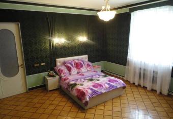 Royal Boutique Hotel on Kievyan has Balcony rooms