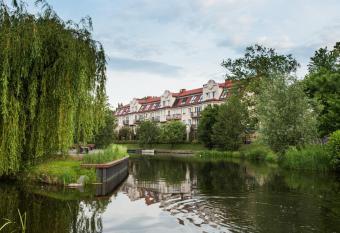 Apartamenty w Villa Park allows 18 year olds to book a room