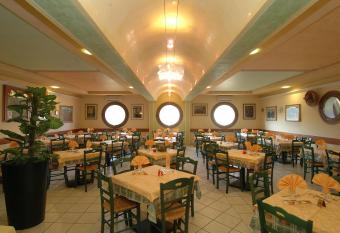 Hotel Ristorante Il Pirata has Balcony rooms