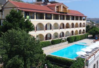 Apart-Hotel Llazari allows 18 year olds to book a room