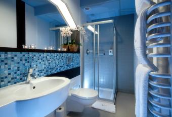 Hotton Hotel allows 18 year olds to book a room