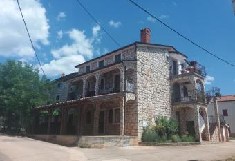 Ranch Radin allows 18 year olds to book a room