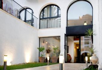 Morlans Garden has Balcony rooms