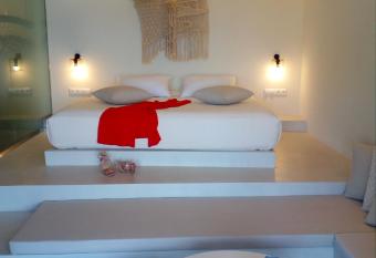 Panorama Hotel has Smoking/Balcony rooms