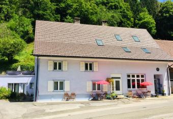 Bed and Breakfast 57 has Balcony rooms