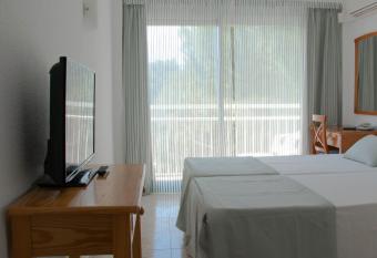 Houm Nets - Adults Only allows 18 year olds to book a room