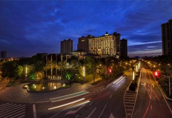 Chateau Star River Shanghai Minhang has Balcony rooms