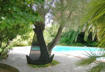 Campagne Beausoleil allows 18 year olds to book a room