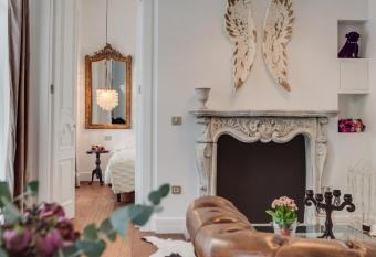 Purple Dog Suites has Balcony rooms