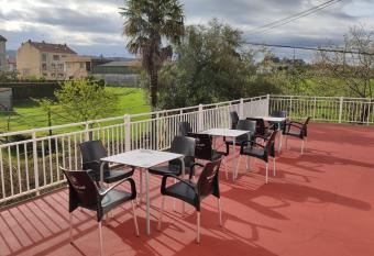 Pensi  n Avenida allows 18 year olds to book a room