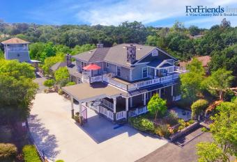 ForFriends Inn Wine Country Bed and Breakfast has Balcony rooms