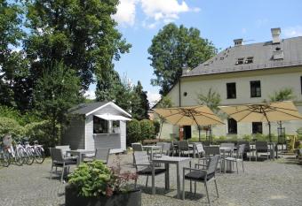 8pokoi OFKA allows 18 year olds to book a room