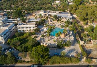 Eden Resort Country has Balcony rooms