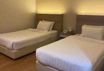 Lovina Inn - Nagoya Batam allows 18 year olds to book a room